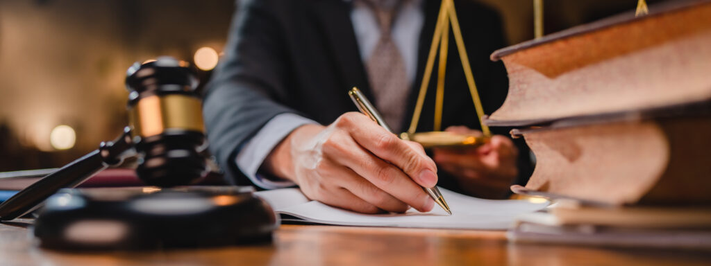 Investieren Sie in die Sicherheit und Leistung Ihrer Photovoltaikanlage mit unseren hochqualifizierten Gutachten